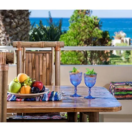 Beachfront Apt-ligaria *
