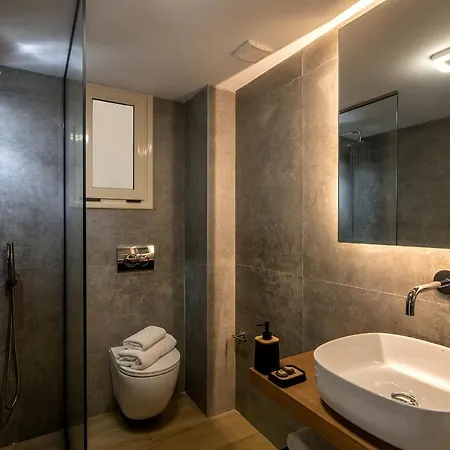 Beachfront Apt-ligaria
