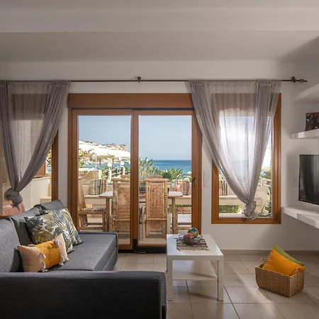 Diamanti Beachfront Apt-ligaria